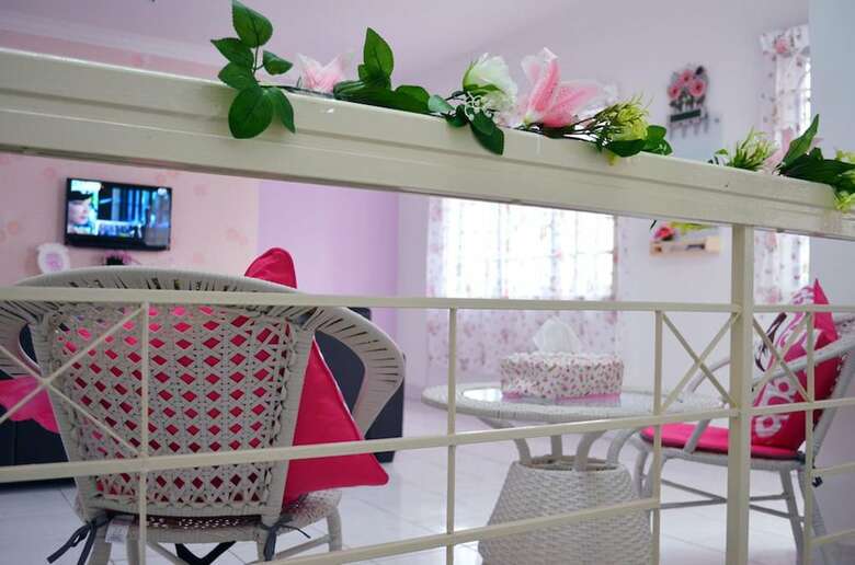 Manis-manis @ Pink Lady Cottage