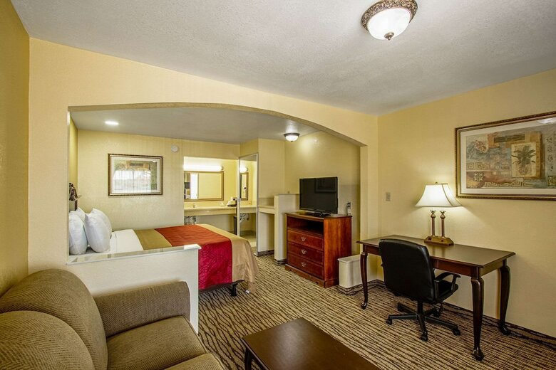 Motel Econo Lodge Inn & Suites