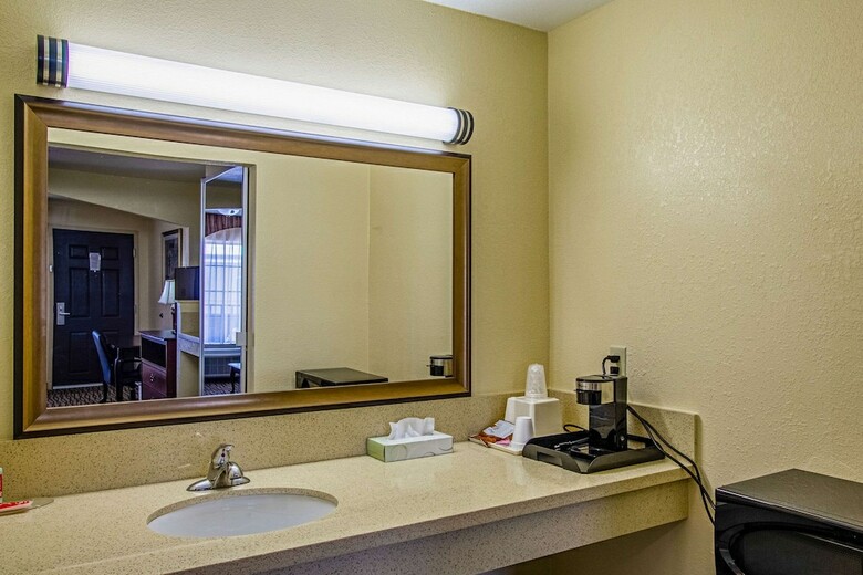 Motel Econo Lodge Inn & Suites