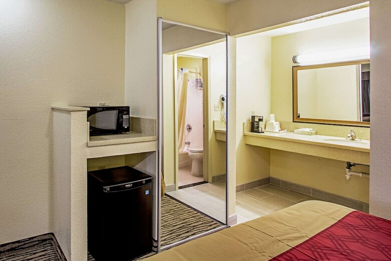 Motel Econo Lodge Inn & Suites