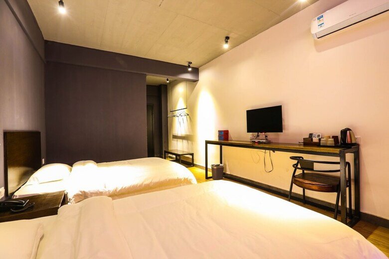 Zhangjiajie Comma Travel Hotel