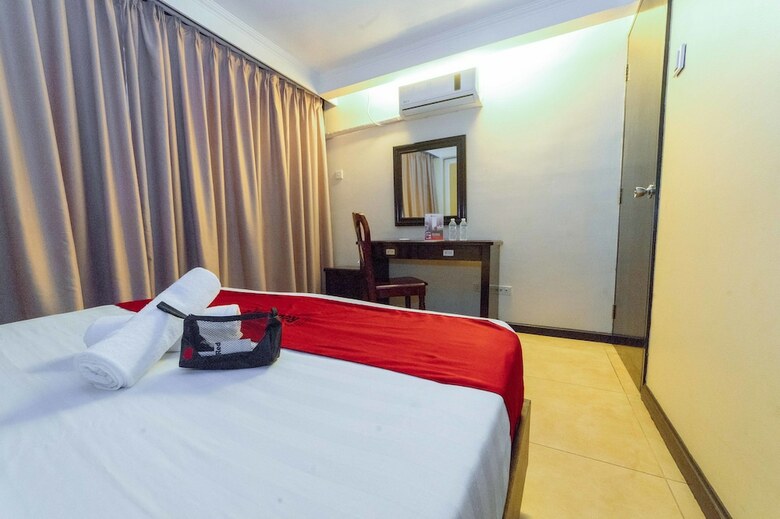 Hotel Reddoorz Plus @ Project 6 Quezon City