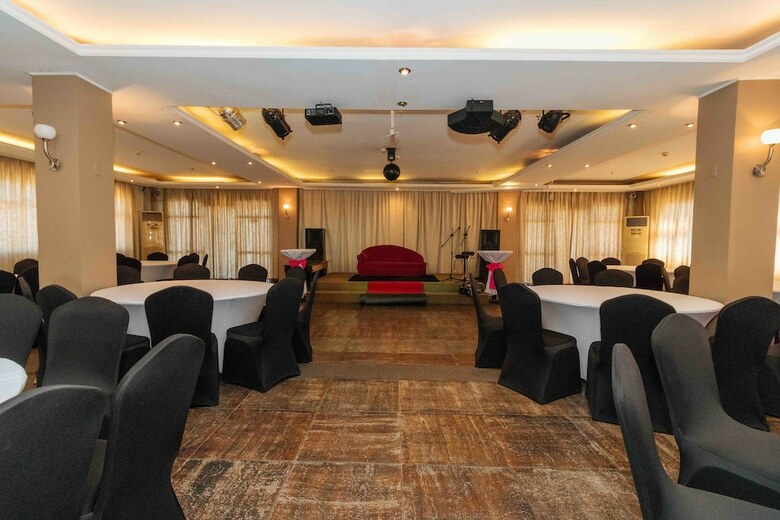 Hotel Reddoorz Plus @ Project 6 Quezon City