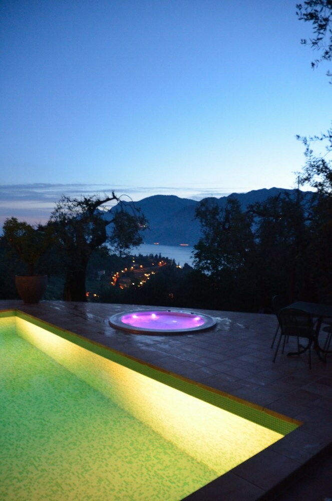 Apartamento Villa With Pool And Beautiful Lake View