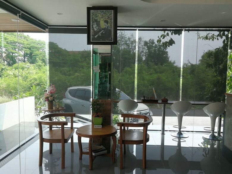 Hotel Narai Iyara Palace Lopburi