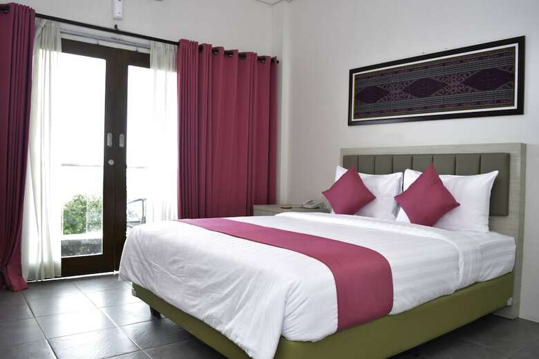 Bed & Breakfast La Cecile Hotel And Cafe Komodo