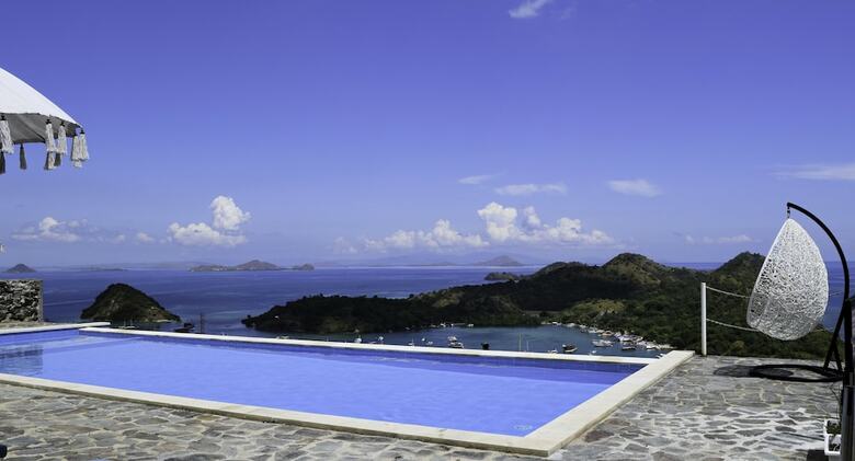 Bed & Breakfast La Cecile Hotel And Cafe Komodo