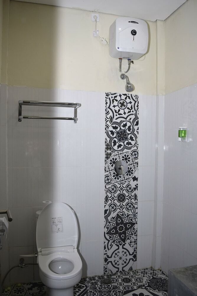 Bed & Breakfast La Cecile Hotel And Cafe Komodo