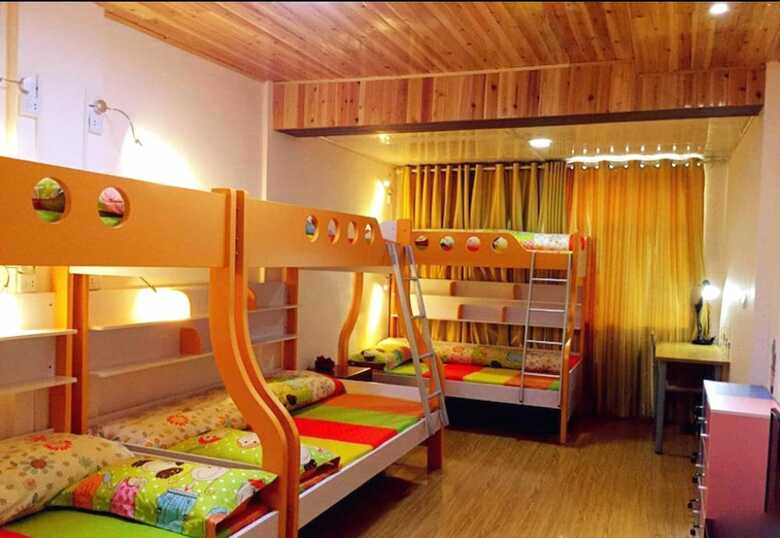 Hostal Luguhu Crazy Bird Youth Hostel