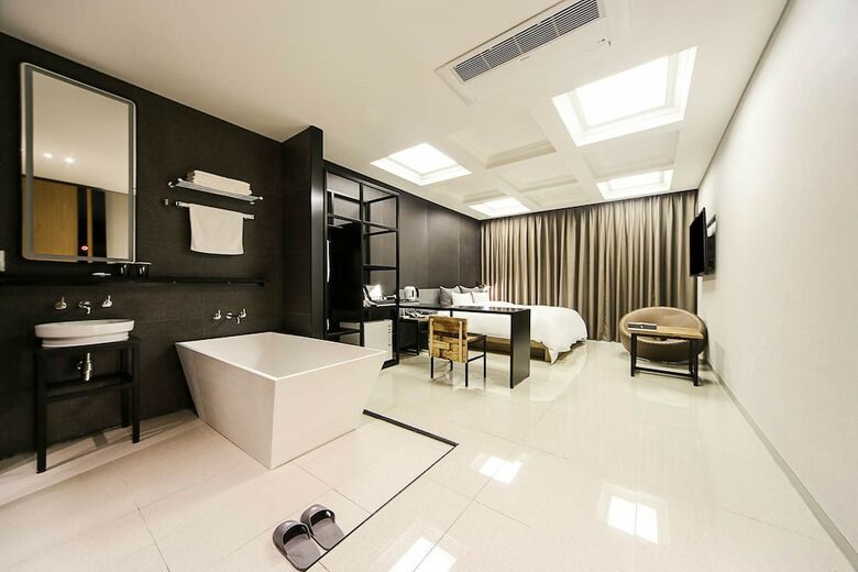 Yeoubi Hotel