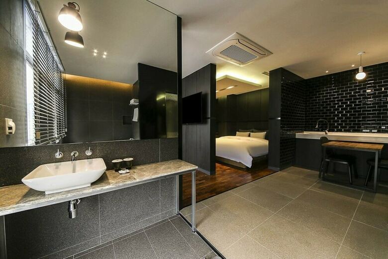 Yeoubi Hotel