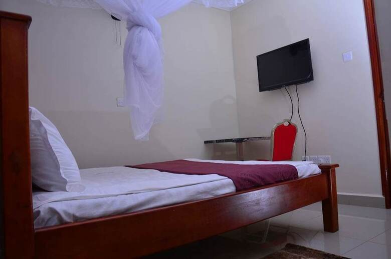 Mak-queen Hotel