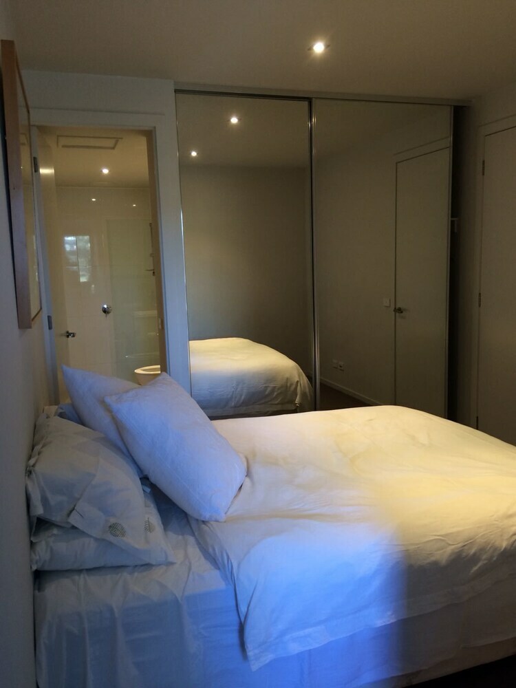 Marina View Apartment On The Maribyrnong River, Melbourne