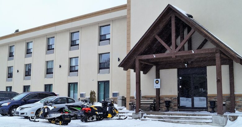 Hotel Red Maple Inn And Suites