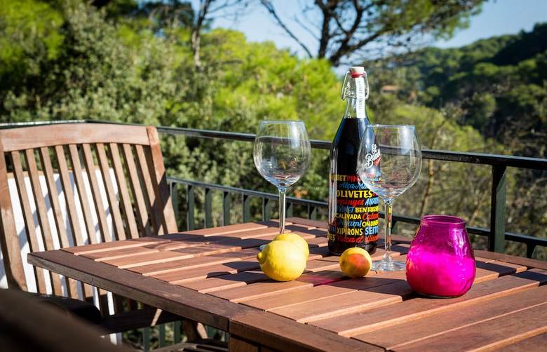 Stylish Sa Riera Apartment, 5 Mins Walk To Beach