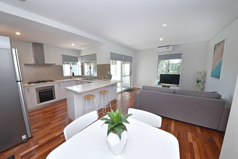 Stylish Apartment Near Perth City 2210