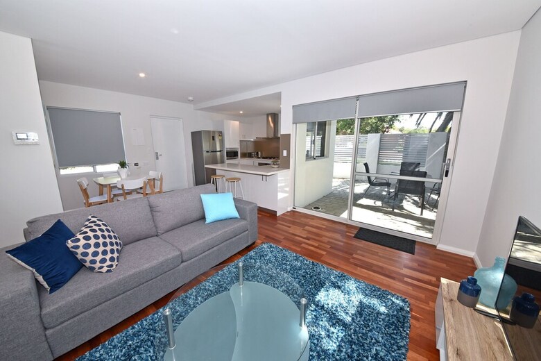 Stylish Apartment Near Perth City 2210