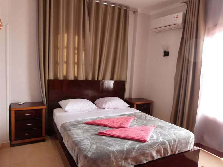 Aparthotel Luxor Plaza House