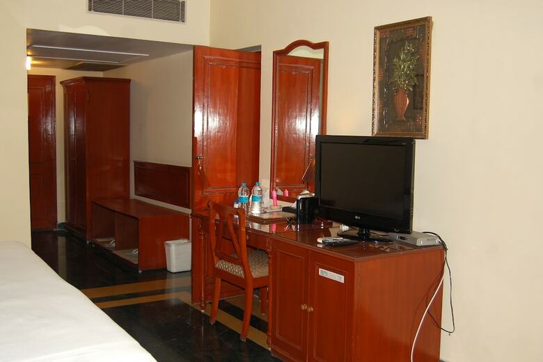 Hotel The Royal Residency