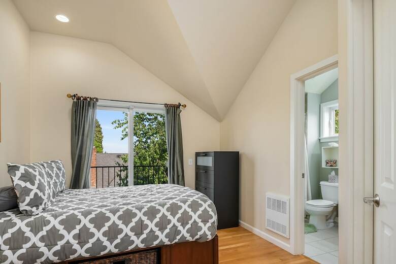 Seattle Vacation Home: Out Of Africa