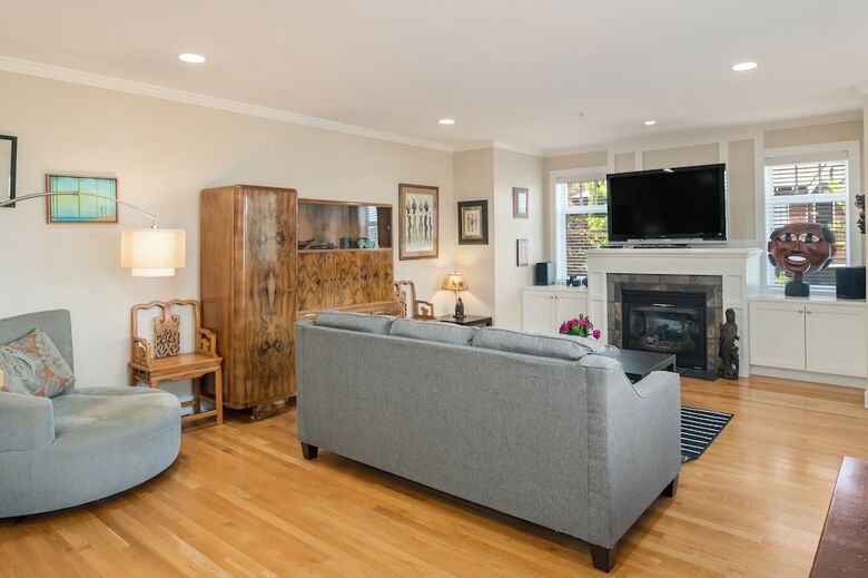 Seattle Vacation Home: Out Of Africa
