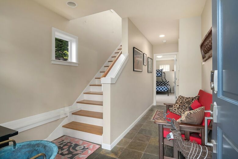 Seattle Vacation Home: Out Of Africa