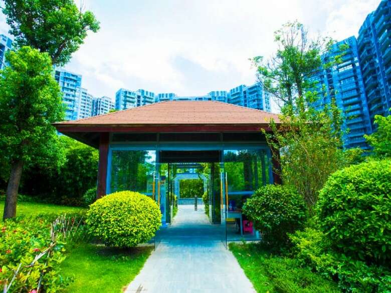 Sanya Linglong Lulushun Hotel