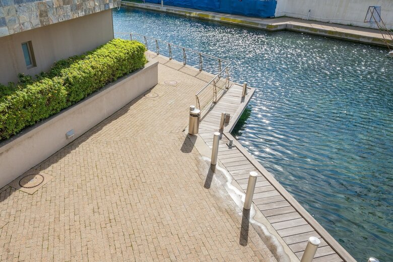 Aparthotel Canal Quays Whosting