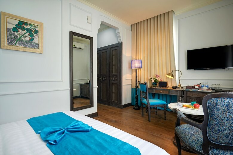 Manoir Des Arts Hotel