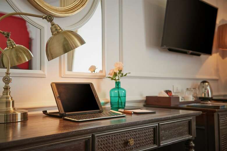 Manoir Des Arts Hotel