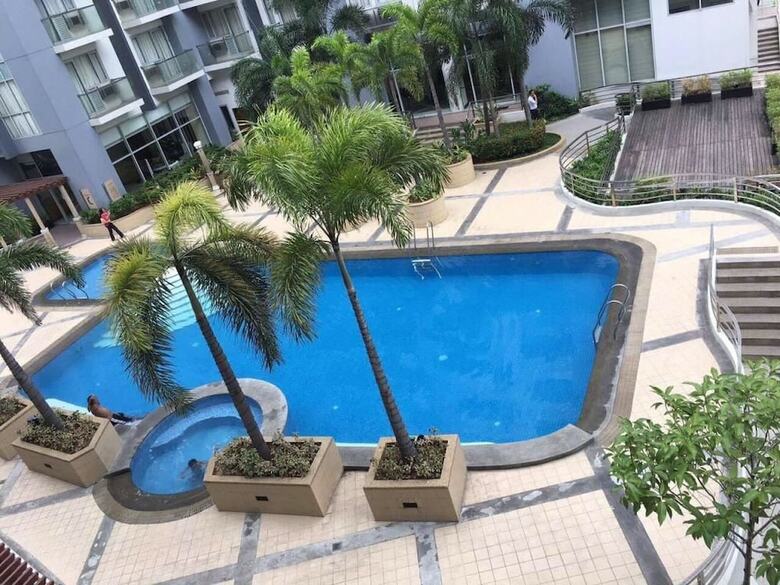 One Palm Tree Apartments