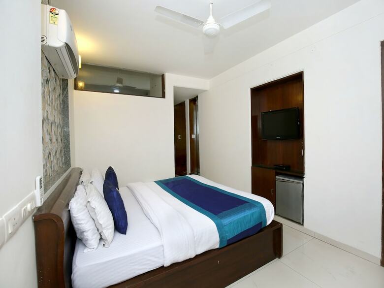 Oyo 1496 Hotel Stayly