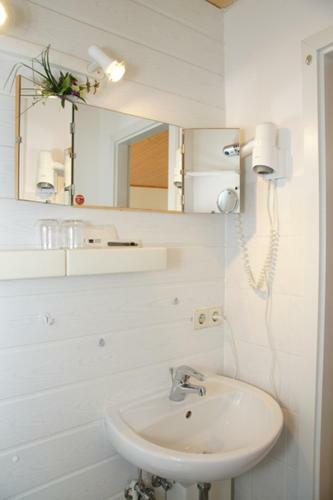 Hostal Apartmenthaus & Pension Antik