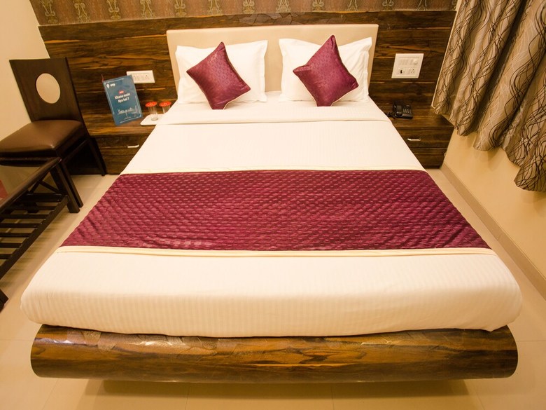 Oyo 8759 Hotel Adore Palace