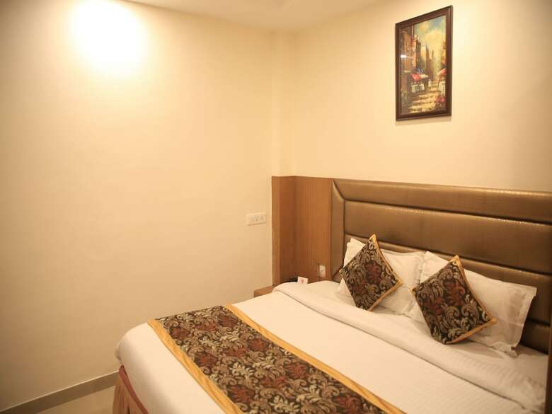 Oyo 4300 Hotel The Royal Placid