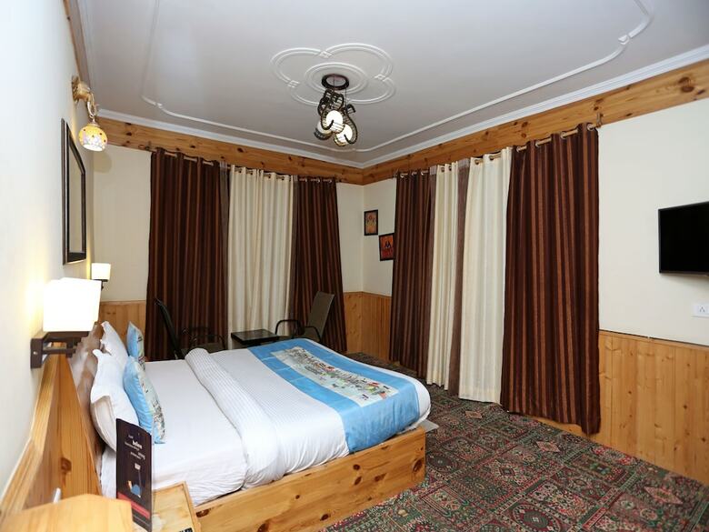 Oyo 1837 Hotel Golden Meadows