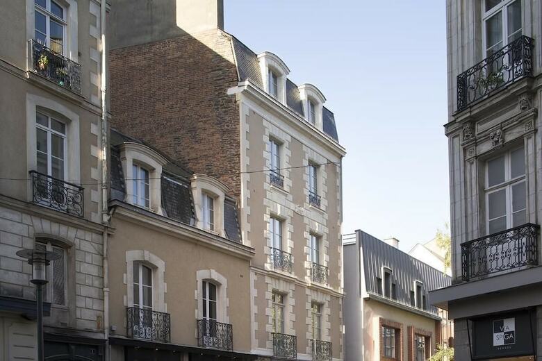 La Maison De Nemours