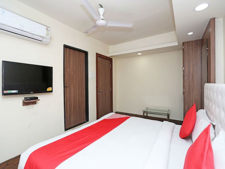 Oyo 4406 Hotel Arya Palace