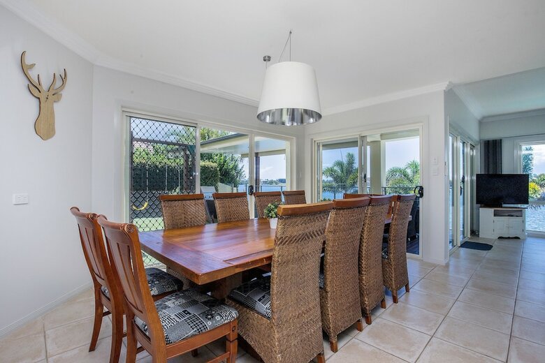 Lakehouse Family Oasis