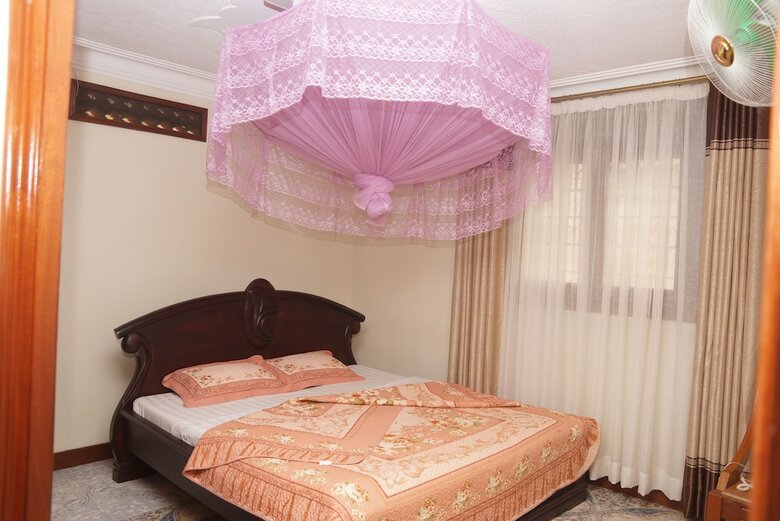 Hotel Entebbe Travelle'rs Inn