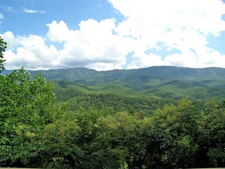 Woodshed 2 Bedroom Home With Mountain View