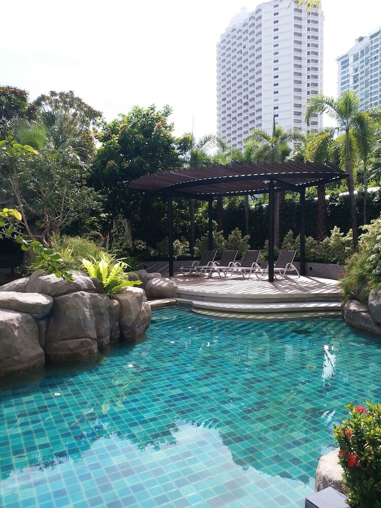 The Riviera Wongamat Hong Apartment