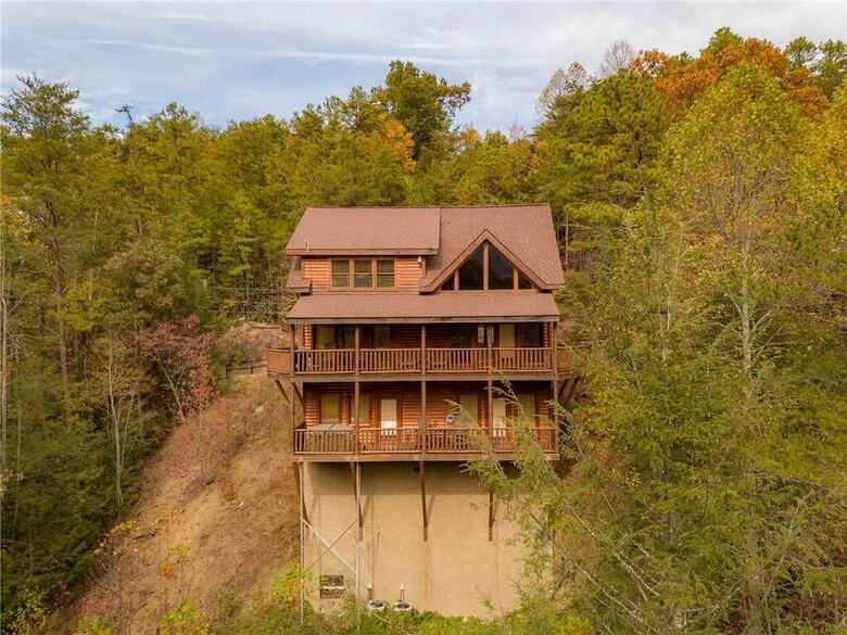Cabana Changes In Latitude 4 Bedroom Home With Hot Tub