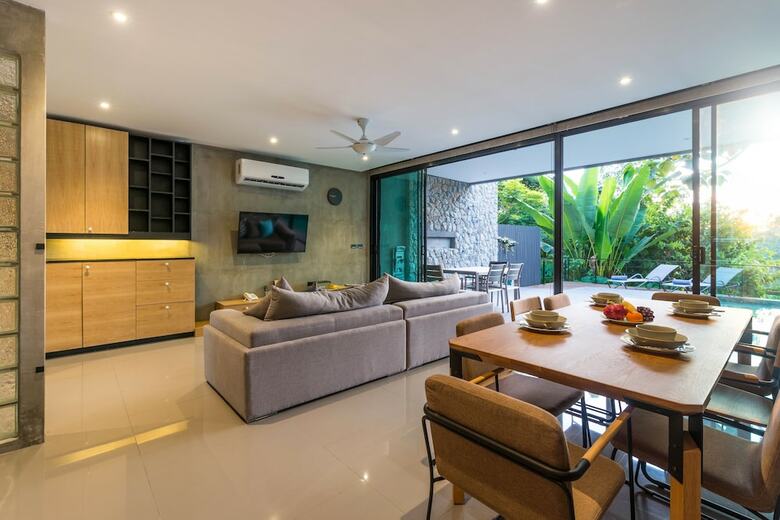 Luxury 4 Bedroom Villa Kamala - Rose