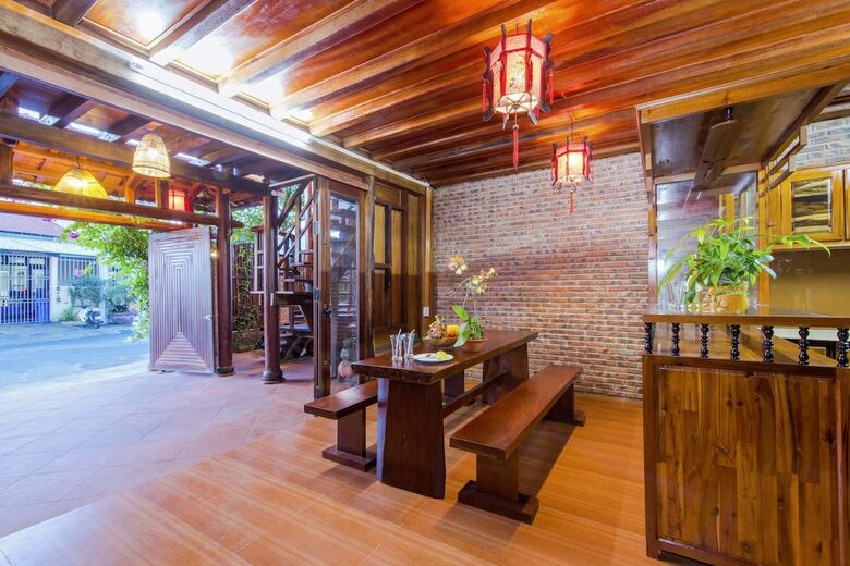 Bed & Breakfast Wooden Lodge Homestay