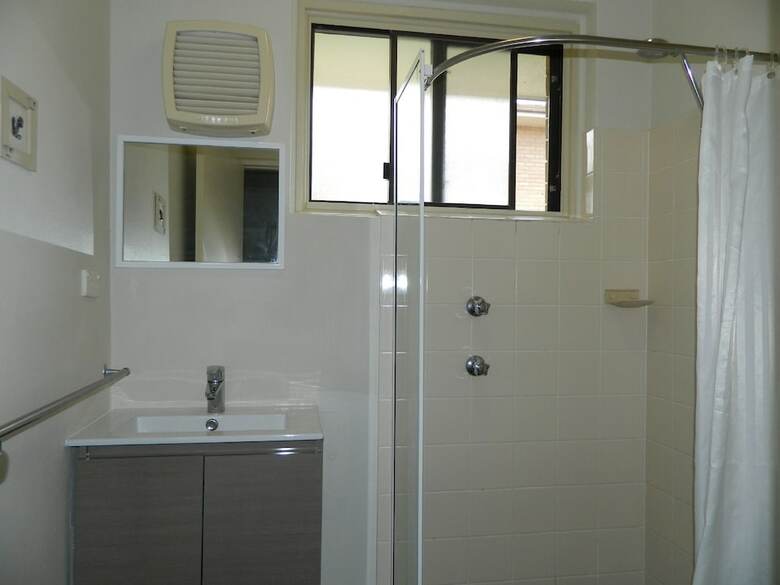 26 Wallis View - Opposite The Lake - 3 Bedroom Apartment