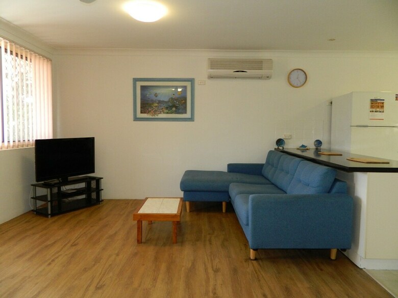 26 Wallis View - Opposite The Lake - 3 Bedroom Apartment