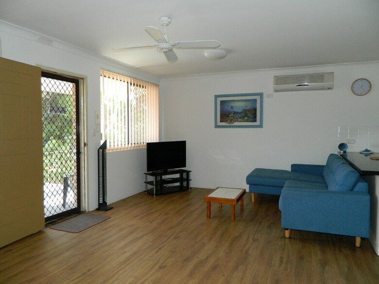 26 Wallis View - Opposite The Lake - 3 Bedroom Apartment