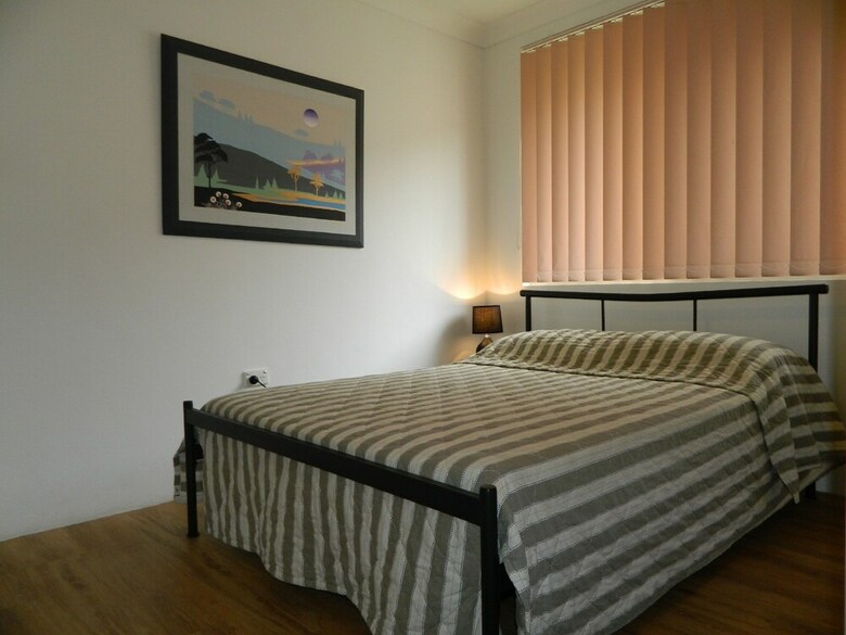 26 Wallis View - Opposite The Lake - 3 Bedroom Apartment