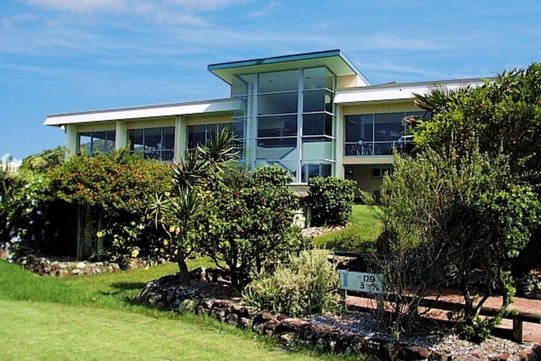 26 Wallis View - Opposite The Lake - 3 Bedroom Apartment